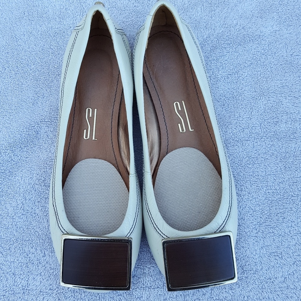 SL Size 34 Cream Leather Flats w/ Square Detail